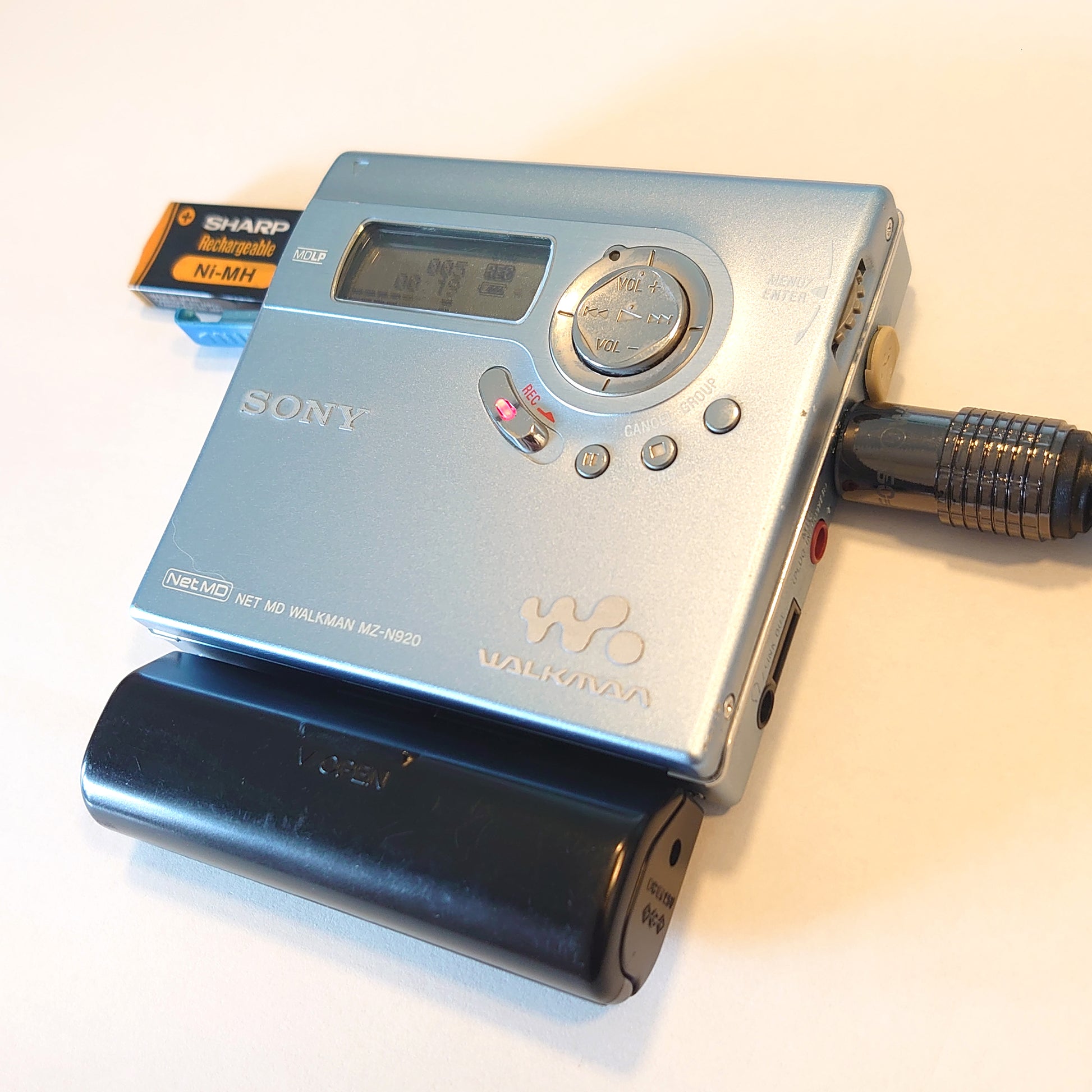Sony MZ-N920 MD Walkman Portable MiniDisc Recorder Argent Testé Japon Sony MZ-N920 MD Walkman Portable MiniDisc Recorder Argent Testé Japon