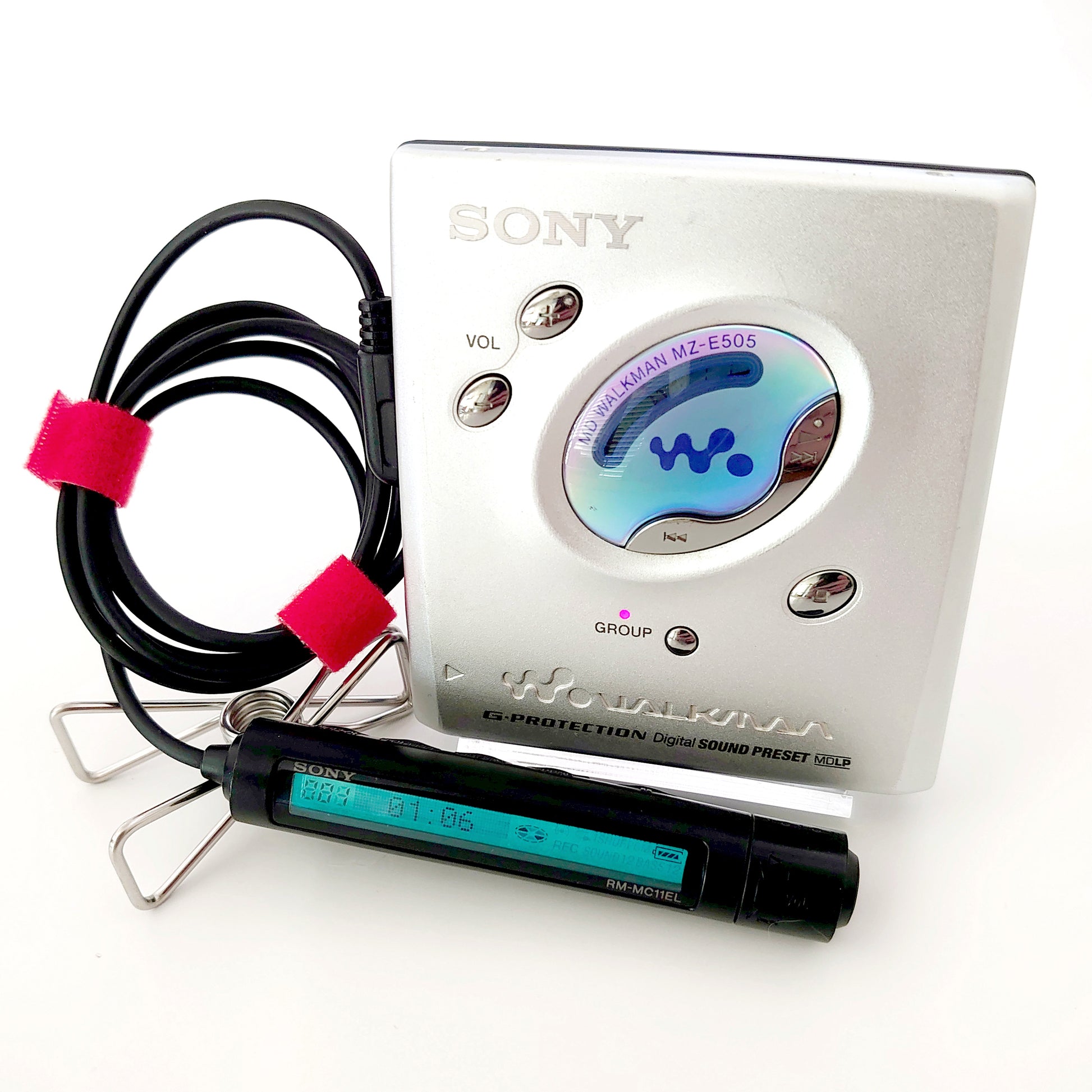 A vintage silver Sony MZ-E505 MiniDisc player and a black Sony RM-MC11EL remote control