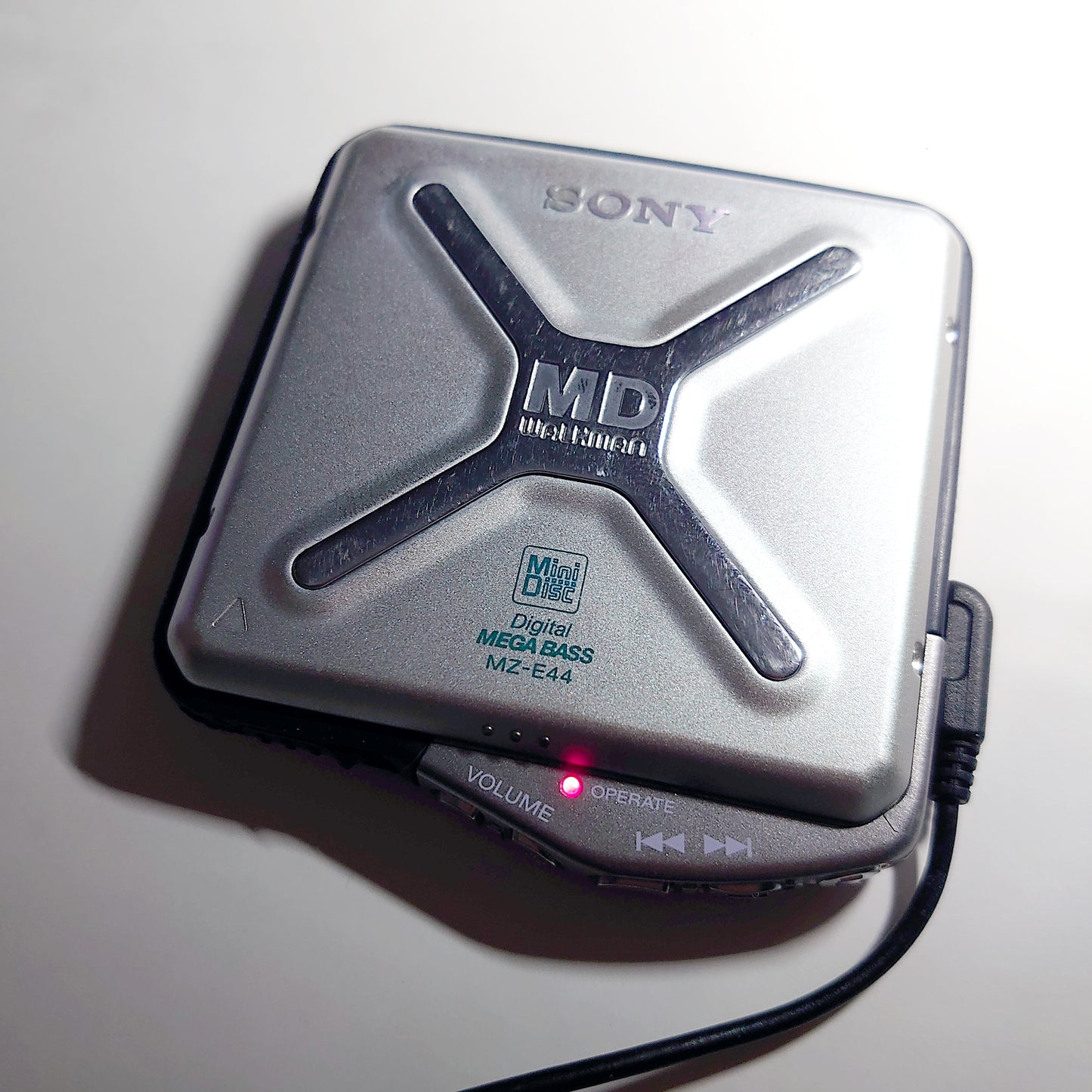 Sony MZ-E44 MiniDisc Player Bundle